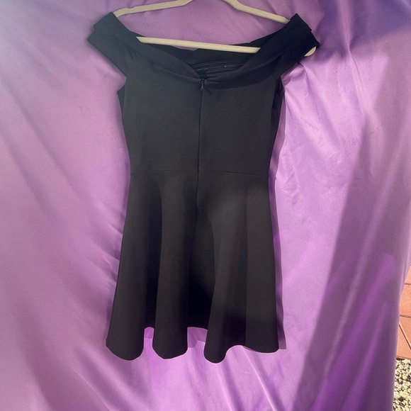 Lulu’s Off the Shoulder Black Mini Dress Size: Medium - Picture 4 of 12